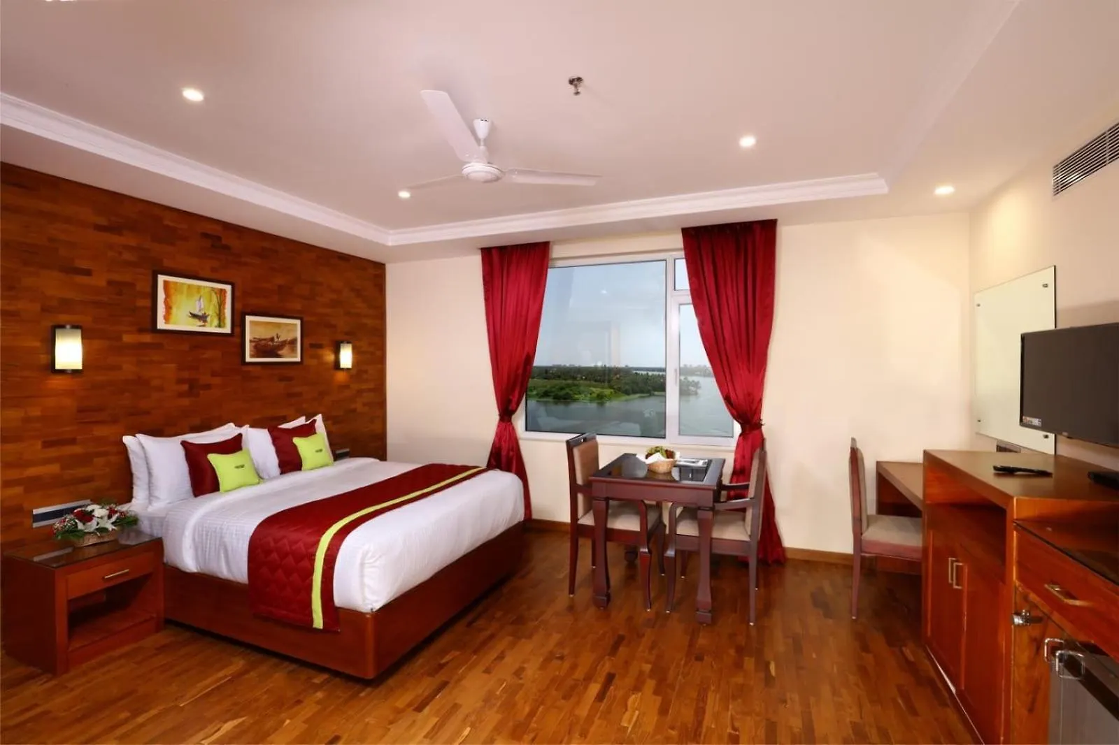 Kochi Jvk Park Hotel